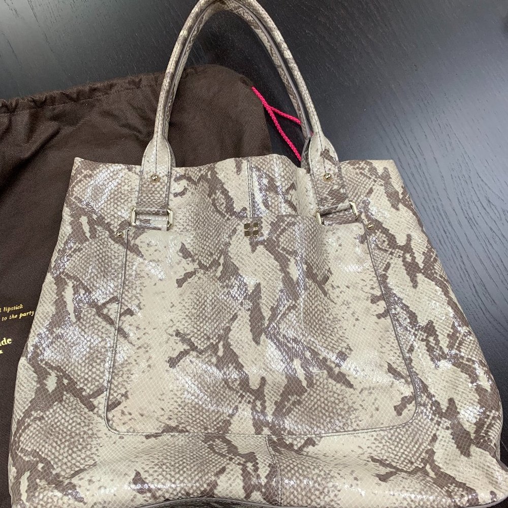 🔥🔥Kate Spade Claudia Emb-snake- purse-grey/multi